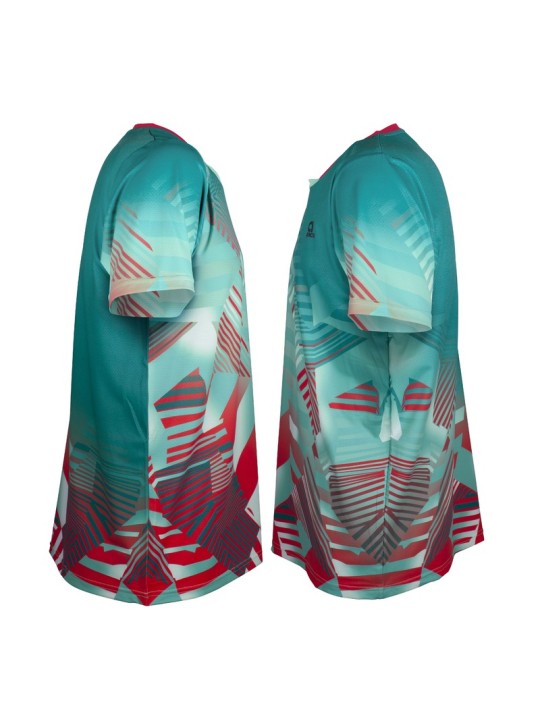 Detalle laterales APACS 10155 microfibra turquesa y roja con costuras reforzadas y ventilación multideporte