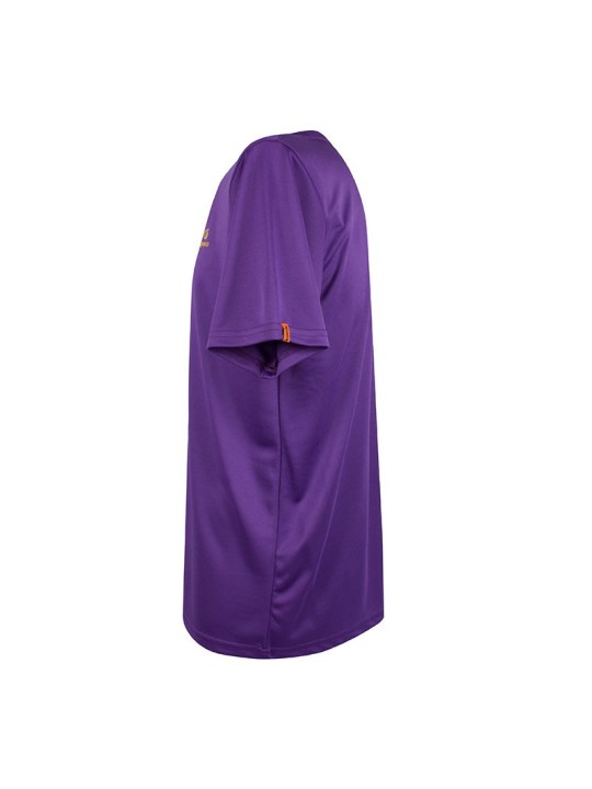 Detalle laterales APACS 306 morada con costuras flatlock y paneles de ventilación lateral